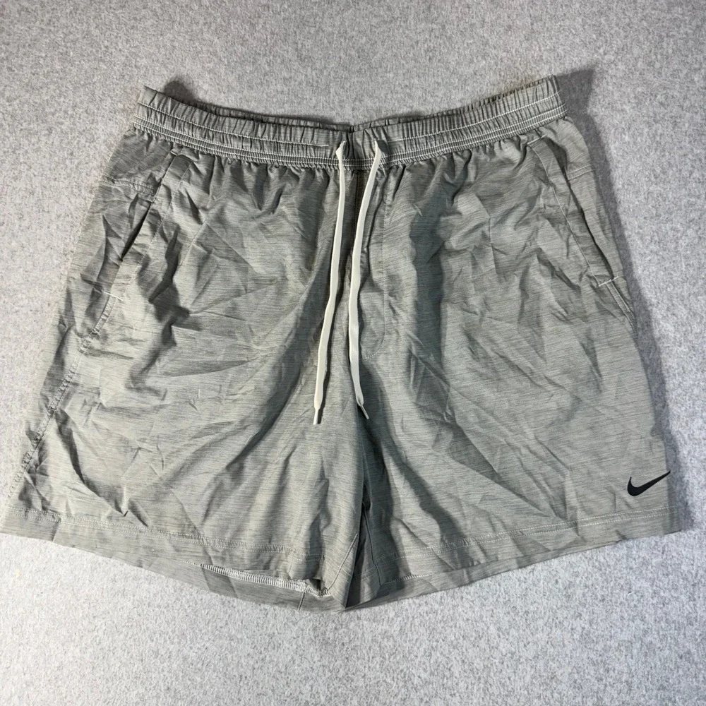 Nike Dri-FIT Mens XL Gray Heathered Training Athletic Shorts 7 Inch Inseam